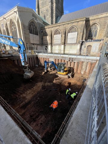 With the archaeological excavations 
at Leicester Cathedral completed, 
construction of the new heritage 
and learning centre begins. Image: ULAS
