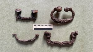 Some of coffin handles from Leicester 
Cathedral, ranging in style from small 
and simple to large and ornate. 
Image: ULAS.