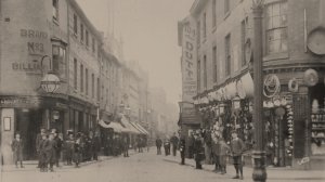 Leicester's High Street in the late 
19th century, about 30 years after 
the events of this story. Looking east 
from Highcross Street. Image: ROLLR