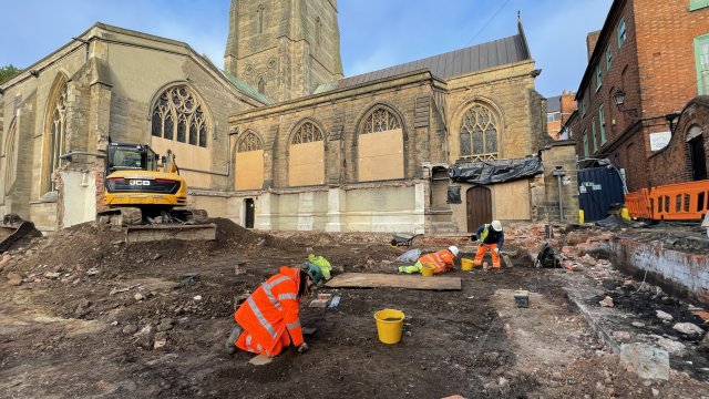 ULAS archaeologists excavate the burial ground at Leicester Cathedral. Image: ULAS