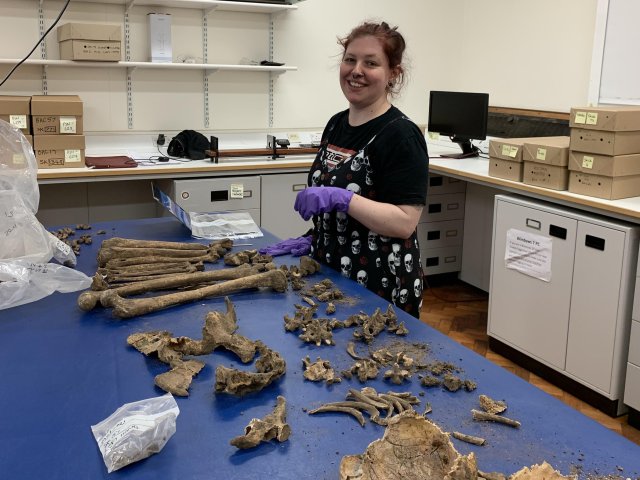 Taylor Peacock working with some of the skeletal material 
from Leicester Cathedral. Image: Tobacco Health and History